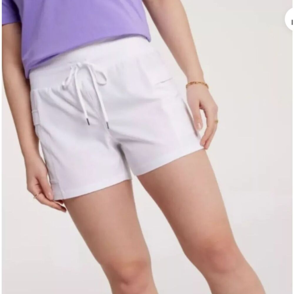 NWT Calia Journey Collection White Mid Rise Short 4" Inseam TrueLight Fabric L